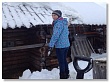 Волонтер из Увата помогла ветерану труда, почистив на ее территории снег